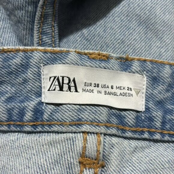 Zara Baggy Jeans Womens 6 Blue Light Wash Denim Raw Hem Cropped Distressed - Picture 2 of 9